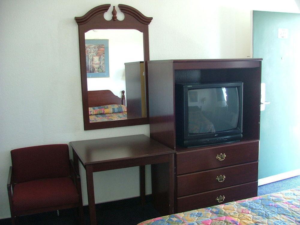 American Budget Inn And Suites-Modesto Exterior photo